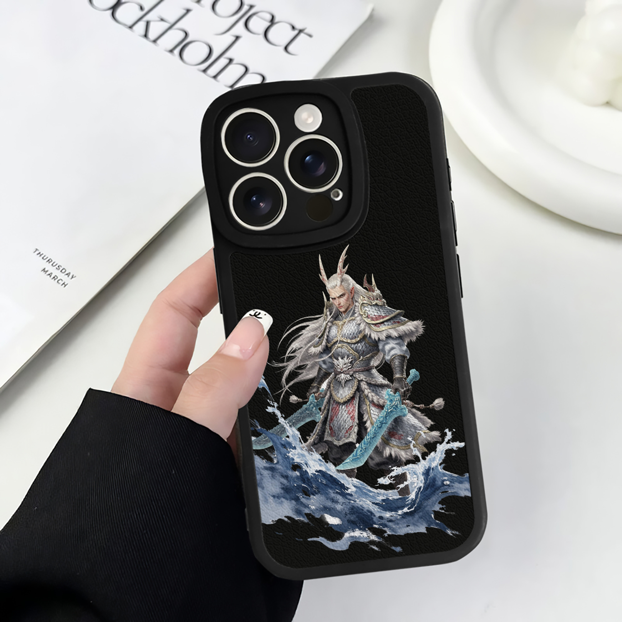 （画像用） Ne Zha 2 ナタ 魔童の大暴れ 【iPhone 16シリーズ対応】シリコンスマホケース（レザー調） 材質：シリコン
